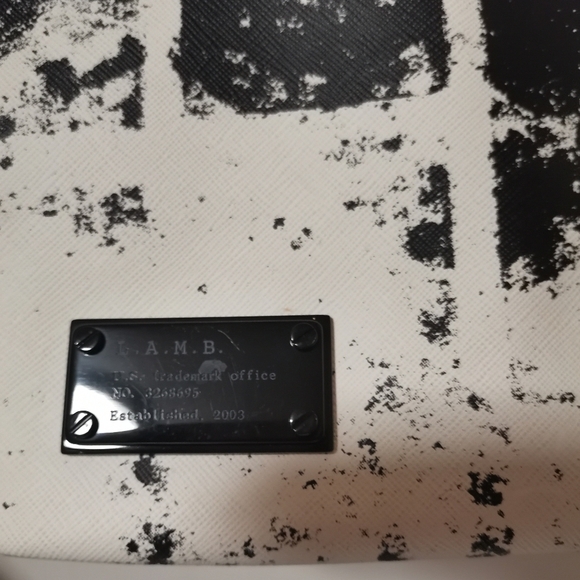 L. A. M. B WHITE AND BLACK LEATHER BAG. - Picture 4 of 10
